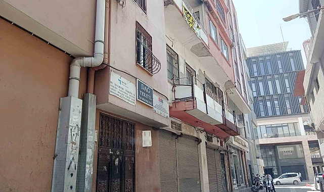 Annesinin çalıştığı atölyeye giden çocuk, asansörde sıkışarak can verdi