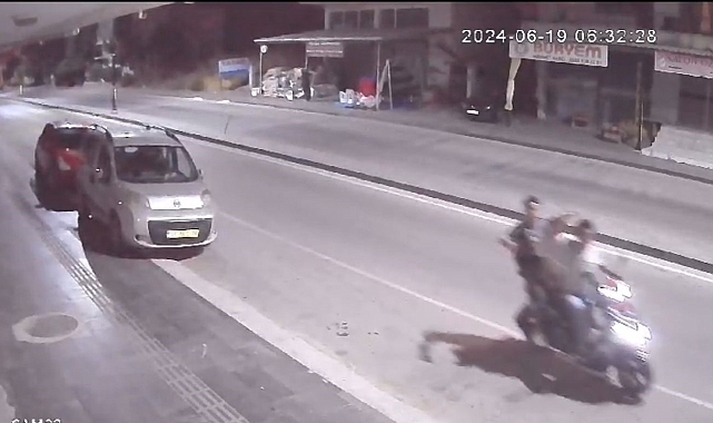 Antalya&#039;nın Serik İlçesinde Trafik Magandalığı Yetmedi Şehir Magandalığına Soyundular