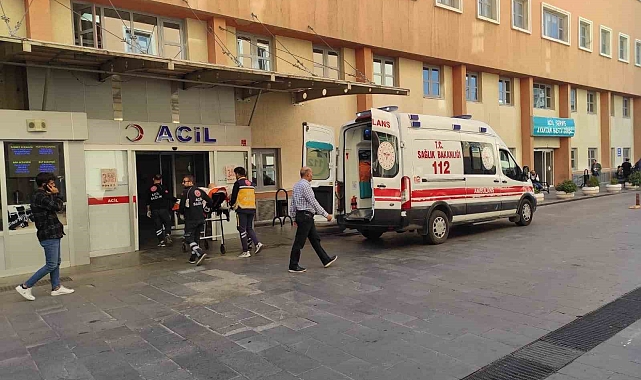 Araç İçinde Sıkışan Sürücü Uzun Uğraşların Ardından Kurtarıldı