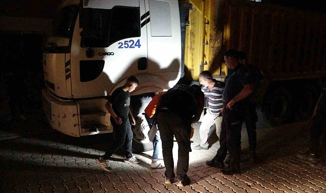 Araç lastiklerine bıçakla zarar veren genç mahalleyi birbirine kattı