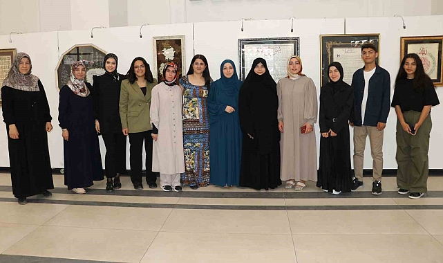 Atatürk Sanat Galerisinde düzenlenen sergide 35 kursiyere ait eserler sergilendi