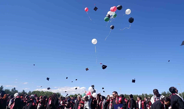 Atatürk Üniversitesi Tıp Fakültesi öğrencileri, Filistin&#039;e destek için balon uçurdu