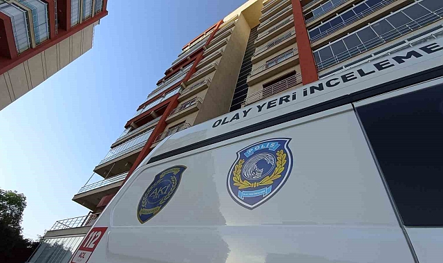 Babasına ait tabanca ile oynadığı sırada kazayla kendisini vurdu