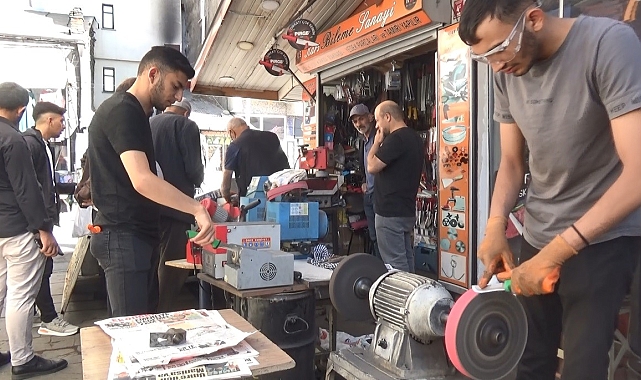 Bayram&#039;a 2 gün kala vatandaşlar bıçakçıların yolunu tuttu