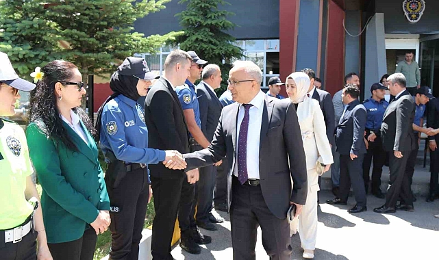 Bayramlaşma programında emniyet personeli bir araya geldi