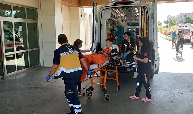 Bıçaklı şaka hastanede bitti