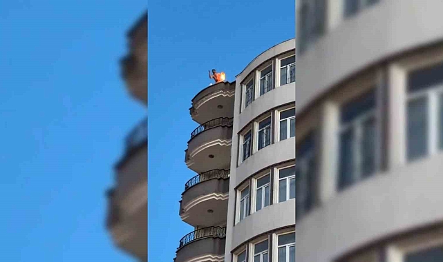 Bir binanın 8. katında üzerine benzin döken şahıs, kendini yakmaya çalıştı