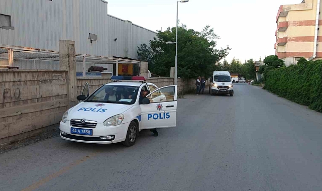 Boynundan direğe asılı genç, hastaneye kaldırıldı