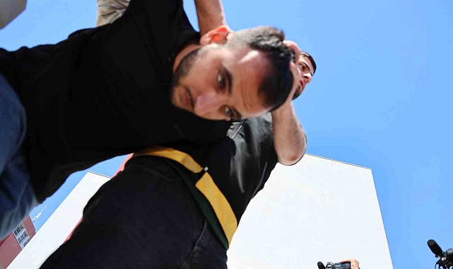 &quot;Cinayet dedektifleri yurtdışına kaçmaya çalışan katili İzmir&#039;de yakaladı&quot;