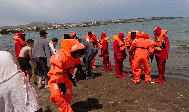 Denizde canlı kalabilme eğitimi