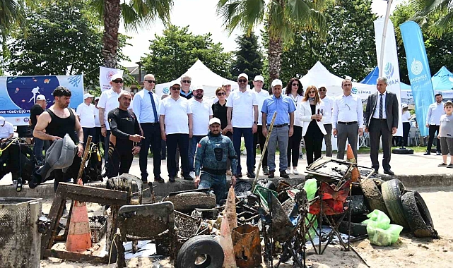 Denizden çıkarılan araç lastikleri, kamp sandalyeleri ve benzeri atıklar, şaşırttı