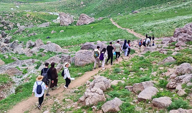 Doğaseverler, Cennet ve Cehennem Vadisi&#039;ne bilinçsizce atılan çöplere tepki gösterdi