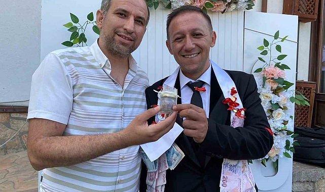 Düğün hediyesi olarak safran takıldı