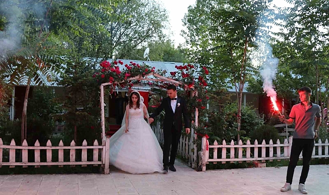 Düğüne 90 dakikalık milli maç arası