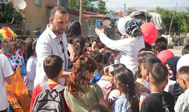 Düzenlenen etkinlikte, köy çocukları mutlu bir gün geçirdi