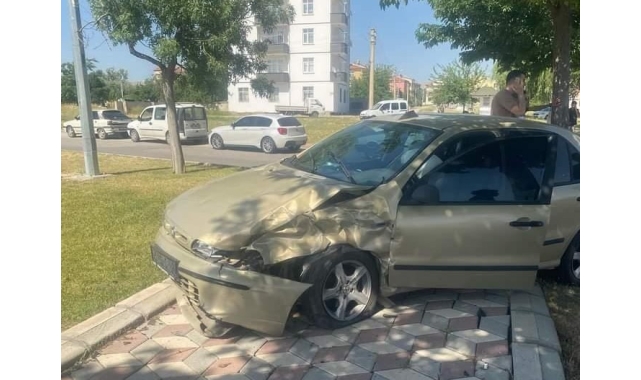 Elazığ&#039;da trafik kazası: 3 yaralı