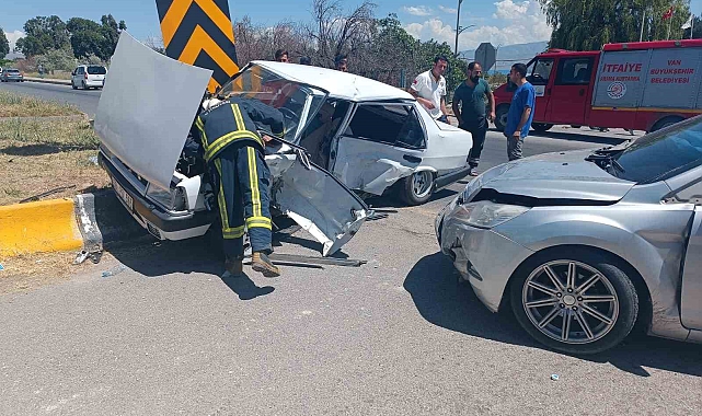 Erciş&#039;te iki araç çarpıştı: 14 yaralı