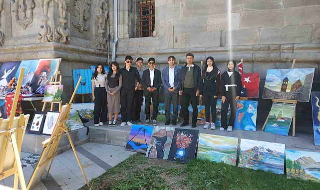 Erzurum Milli Eğitim Müdürlüğü tarafından düzenlenen yıl sonu sergisi