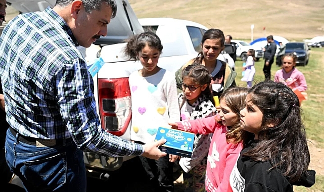 Erzurum Valisi Mustafa Çiftçi, göçerleri ziyaret edip, bölgede incelemelerde bulundu