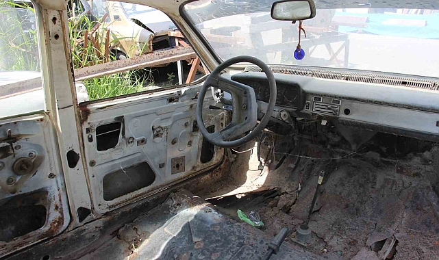 Eskiden lüks gözde araçlar, hurdalıkta bekliyor