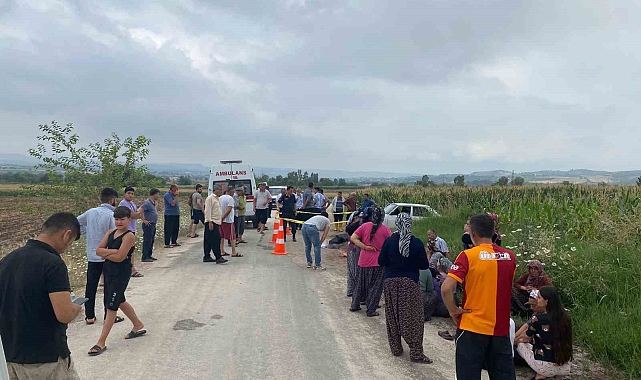 Evden tarlayı sulamaya giden çiftçinin, yol kenarında cesedi  bulundu