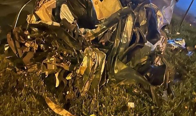 Feci kazada otomobil hurdaya dönerken, sürücü hayatını kaybetti