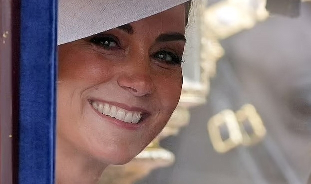 Galler prensesi, aylar sonra halkın karşısında