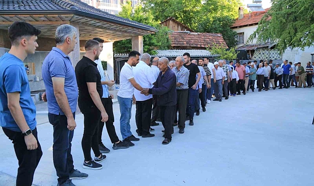 Geleneksel bayramlaşmada, yüzlerce kişi bir araya geldi