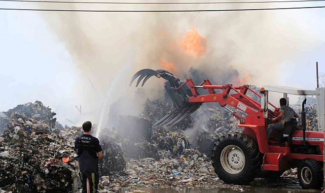 Geri Dönüşüm Tesisi Alevlere Teslim Oldu