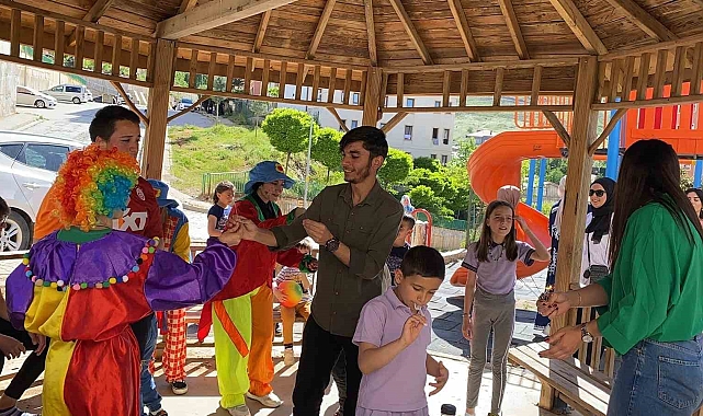 &#039;Gönüllülük Çalışmaları&#039; dersi kapsamında, sokak şenliği programı düzenledi