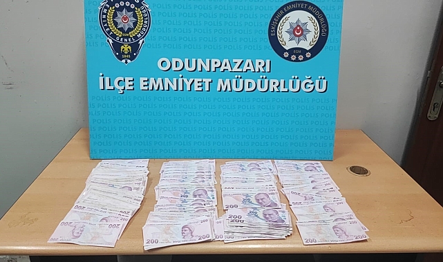 Hırsızlar, çaldıkları paralarla birlikte yakalandı