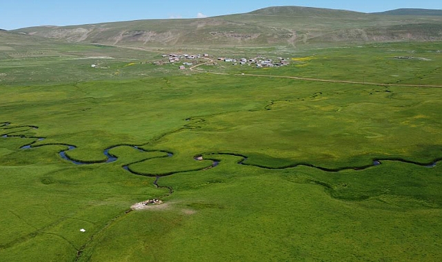 Iğdır&#039;da kıvrak menderesler hayran bırakıyor