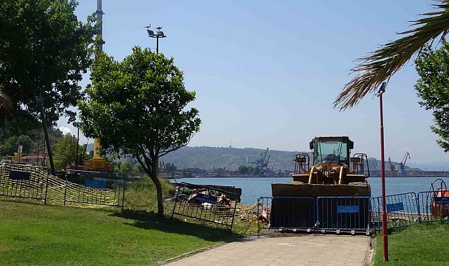 İkiye bölünen Gemisi&#039;nin söküm işlemleri sürüyor