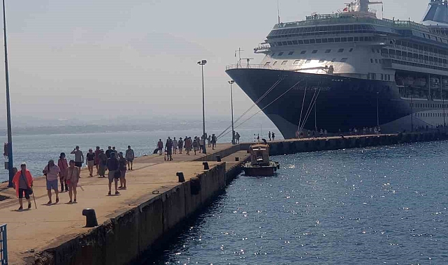 İngilizler &#039;Marella Discovery&#039; ile Alanya Limanı&#039;na demirledi