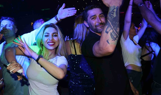 İranlı turistler, ülkelerindeki 2 günlük tatili değerlendirmek için Van&#039;a akın ettiler