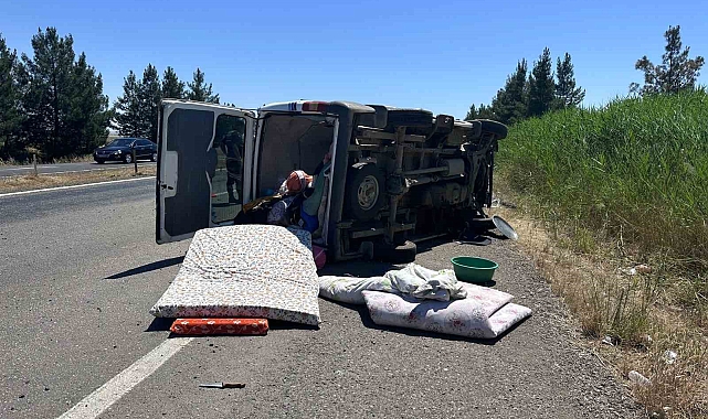 İşçi minibüsü devrildi