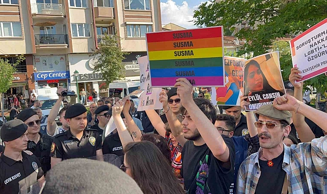 İzinsiz yürüyüşe polis müdahalesi