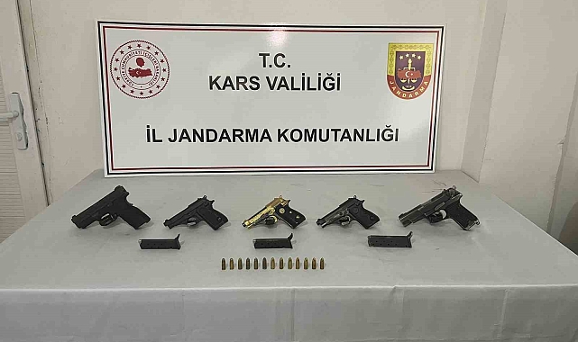 Jandarmadan silah tacirlerine geçit vermiyor