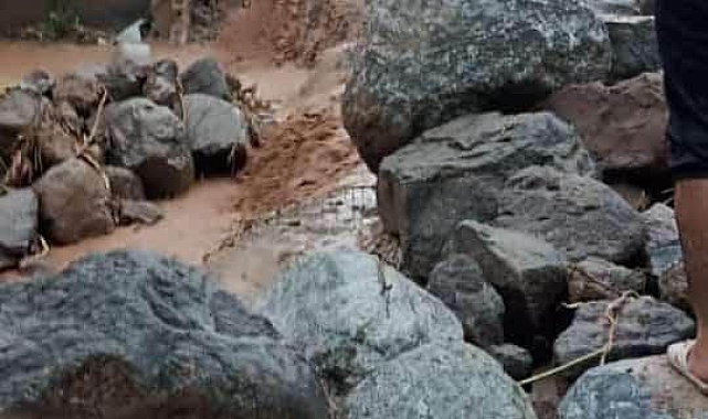 Kağızman&#039;da sel oluştu. çok sayıda ev ve ahırı yıkıp geçti