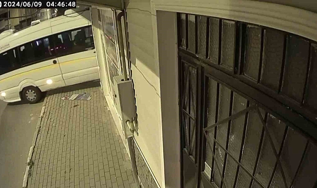 Kalp spazmı geçiren servis şoförü, tekstil atölyesine daldı