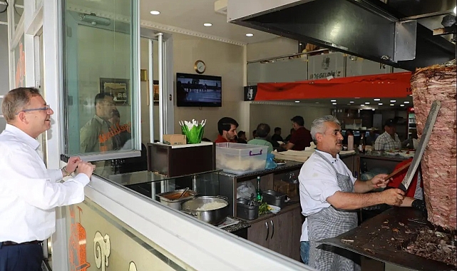 Kars Valisi Ziya Polat, vatandaşlarla sıcak bir ortamda çay içip sohbet etti