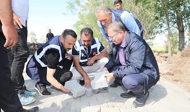 Kars&#039;ta Köy girişleri beton asfalt, köy içi yollara ise kilitli parke taş döşeniyor