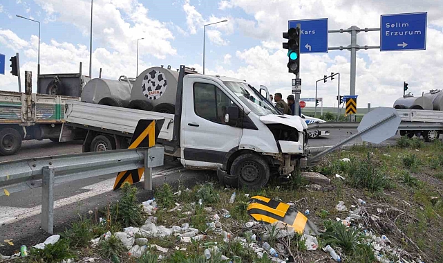 Kars&#039;ta meydana gelen trafik kazasında 4 kişi yaralndı