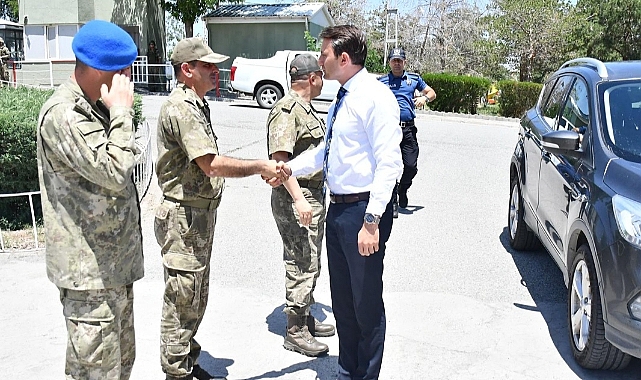 Kaymakam Özcan'dan 2. Hudut Tabur Komutanlığına Bayram Ziyareti