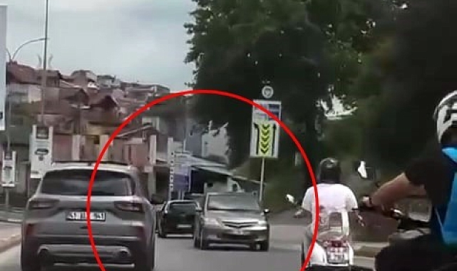 Kilometrelerce geri geri giden otomobil şaşırttı