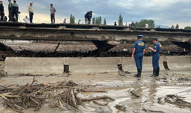 Kırgızistan&#039;ı sel vurdu