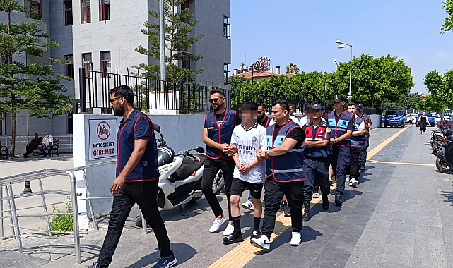 Kıyafet çalan hırsızlar yakalandı