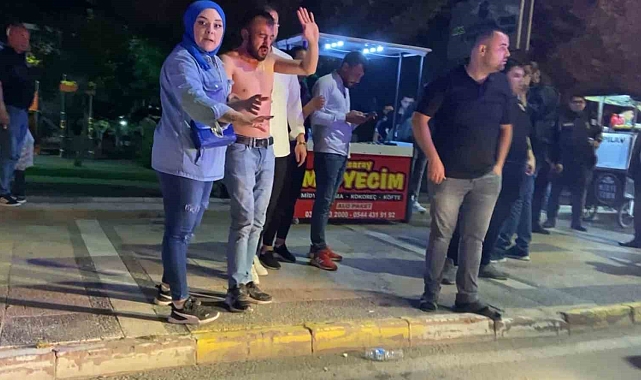 Kızgın midyeci &quot;Kaybol ya&quot; diye bağırdığı polis memurunu azarlayıp kovdu