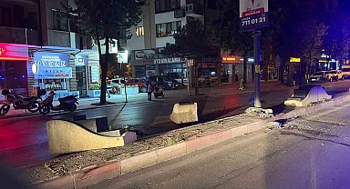 Kontrolden çıkan otomobil direğe çarptı: 5 yaralı