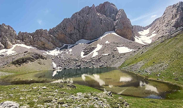 Konya&#039;nın Beyşehir İlçesinin Anamas Dağı&#039;ndaki Karagöl, Dağcıların İlgi Odağı